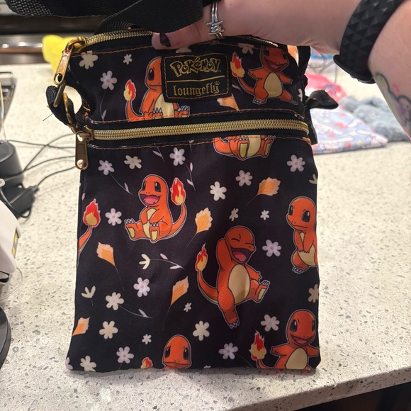 Charmander Loungefly Purse - Picture 1 of 2